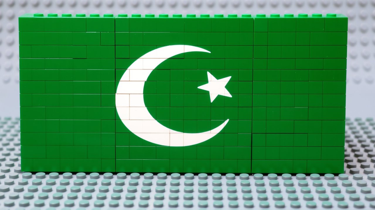 Flag of Pakistan 🇵🇰 in lego bricks style