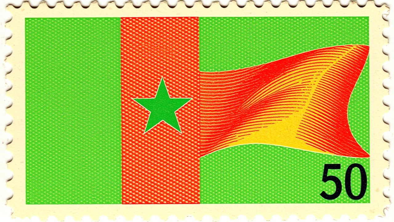 Flag of Senegal 🇸🇳 in vintage postage stamp style